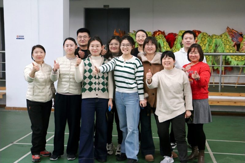 2025年三八妇女节拔河比赛