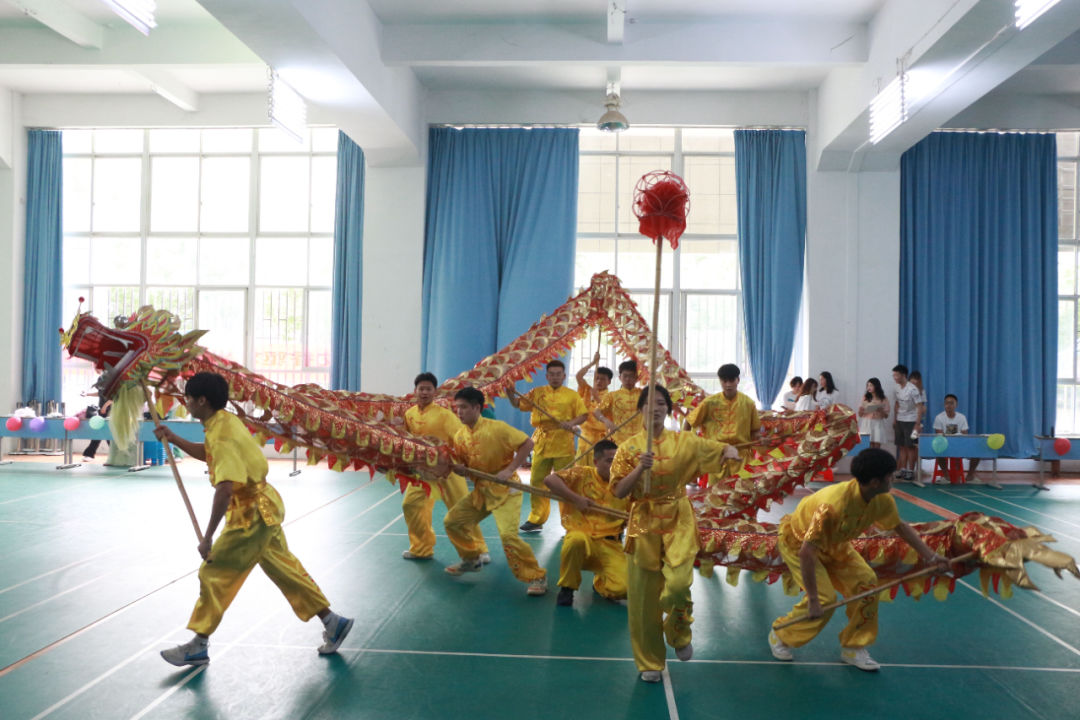 图为舞龙比赛现场  摄影:郭冰雪.JPG 图片