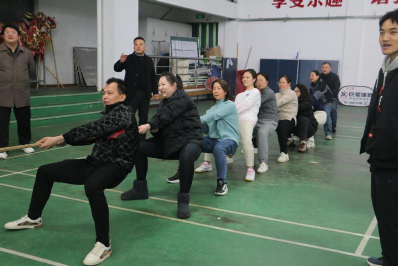 2025年三八妇女节拔河比赛