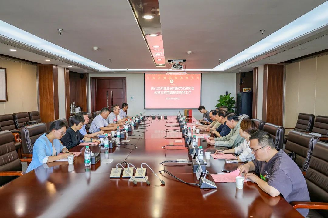 图为座谈会现场 摄影:张咏和.jpg