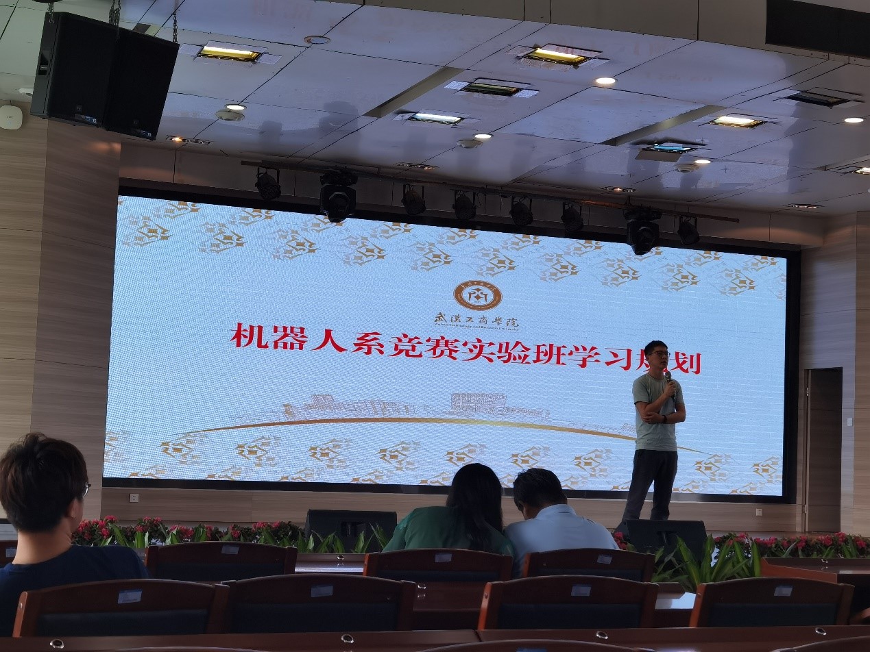 人们在看台上 中度可信度描述已自动生成