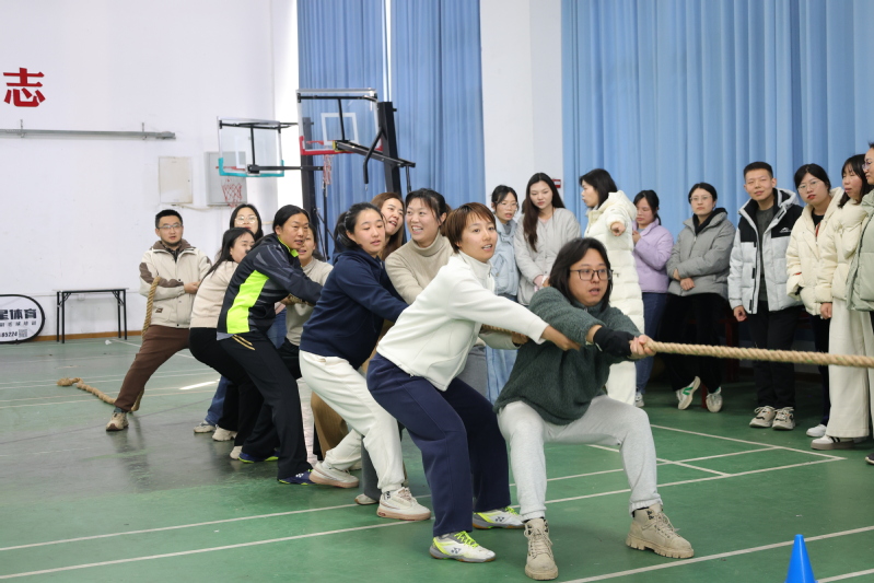 2025年三八妇女节拔河比赛