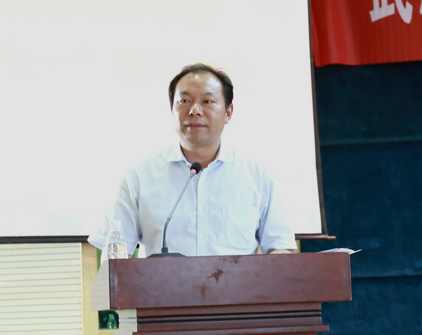 图为党委书记陈伟在大会上讲话 摄影：刘亚婷.bmp