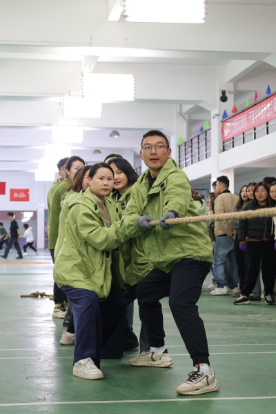 2025年三八妇女节拔河比赛